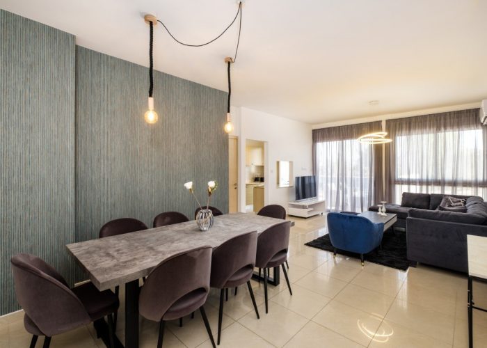 Living room & dinning area 002